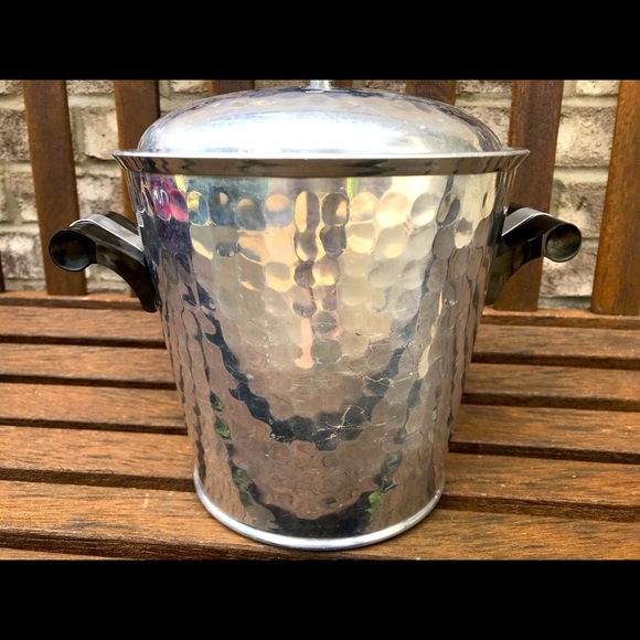 Beautiful hammeredITALIAN metal ice bucketVintage. - Picture 1 of 8